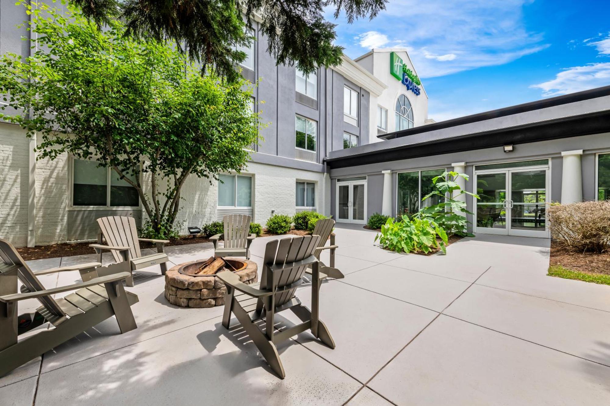 Holiday Inn Express & Suites Sylva / Dillsboro By Ihg Exterior photo