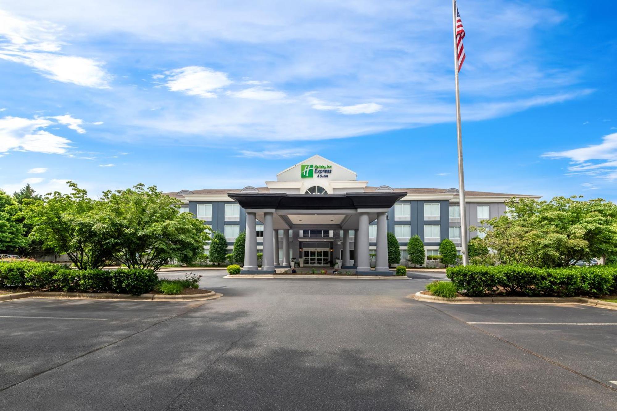 Holiday Inn Express & Suites Sylva / Dillsboro By Ihg Exterior photo