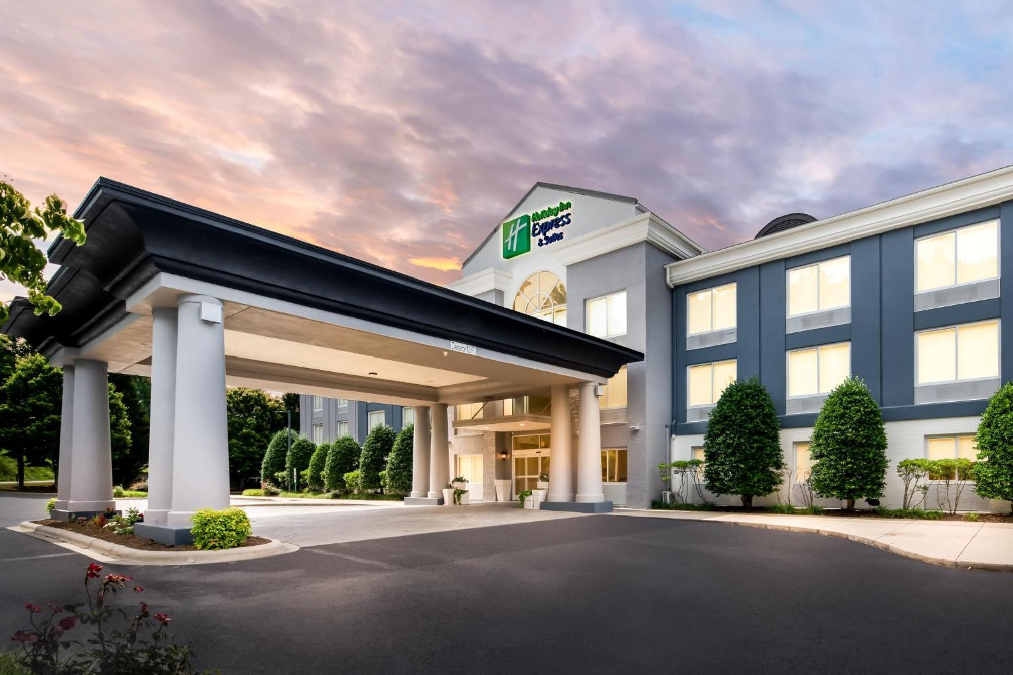 Holiday Inn Express & Suites Sylva / Dillsboro By Ihg Exterior photo