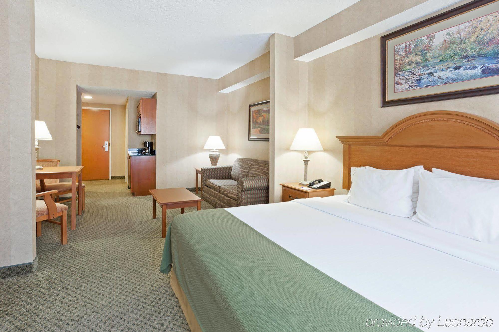 Holiday Inn Express & Suites Sylva / Dillsboro By Ihg Exterior photo